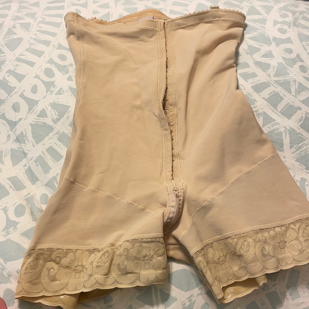 M & D Fajas Short Girdle Shapewear Bodyshaper